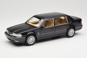 Volvo S90 Royal Violet DNA 1:18 DNA000089 Kov
