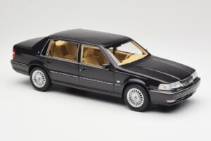 Volvo S90 Royal Violet DNA 1:18 DNA000089 Kov – obrázok 4 z 6