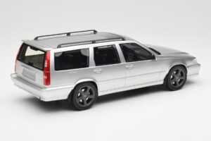 Volvo V70 R P80 Strieborný DNA 1:18 DNA000155 Kov – obrázok 2 z 6