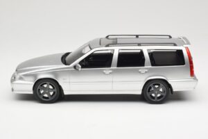 Volvo V70 R P80 Strieborný DNA 1:18 DNA000155 Kov – obrázok 3 z 6