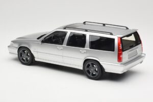 Volvo V70 R P80 Strieborný DNA 1:18 DNA000155 Kov – obrázok 5 z 6