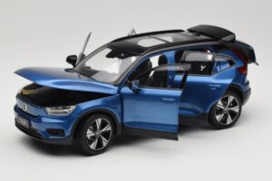 Volvo XC40 Recharge Modrý Metalíza Paudi Model 1:18 2562373 Kov – obrázok 2 z 8