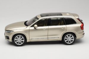 Volvo XC90 Luminous Sand Yellow Paudi Model 1:18 9430841 Kov – obrázok 4 z 8