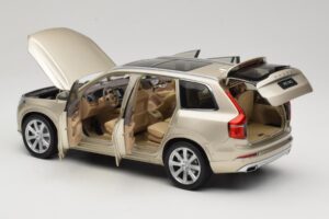 Volvo XC90 Luminous Sand Yellow Paudi Model 1:18 9430841 Kov – obrázok 5 z 8