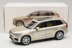 Volvo XC90 Luminous Sand Yellow Paudi Model 1:18 9430841 Kov – obrázok 8 z 8