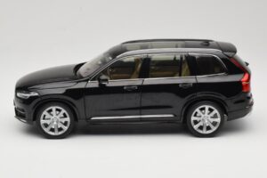 Volvo XC90 Onyx Black Paudi Model 1:18 9430842 Kov – obrázok 4 z 8