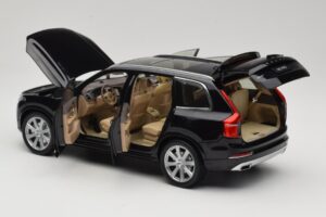 Volvo XC90 Onyx Black Paudi Model 1:18 9430842 Kov – obrázok 5 z 8
