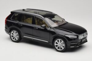Volvo XC90 Onyx Black Paudi Model 1:18 9430842 Kov – obrázok 6 z 8