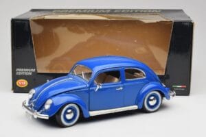 Volkswagen Beetle Modrý Bburago 1:18 23124646 Kov – obrázok 8 z 8