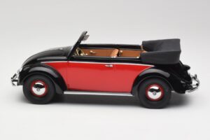 Volkswagen Beetle Kabriolet Čierny & Červený Minichamps 1:18 107054132 Živica – obrázok 3 z 6