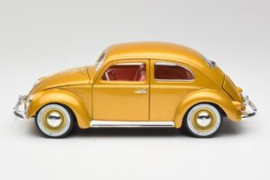 Volkswagen Beetle Zlatý Bburago 1:18 3361 Kov – obrázok 4 z 8
