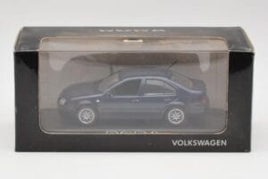 Volkswagen Bora Ocean Modrý Minichamps 1:43 8198223B Kov – obrázok 4 z 4