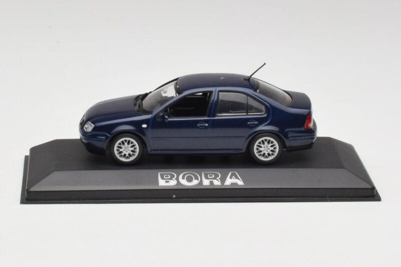 Volkswagen Bora Ocean Modrý Minichamps 1:43 8198223B Kov