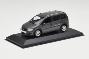 Volkswagen Cross Touran Platinum Šedý Minichamps 1:43 400056170 Kov – obrázok 2 z 4
