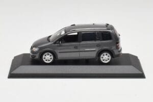 Volkswagen Cross Touran Platinum Šedý Minichamps 1:43 400056170 Kov