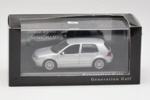 Volkswagen Golf Mk4 Reflex Strieborný Minichamps 1:43 4527111022 Kov – obrázok 4 z 4