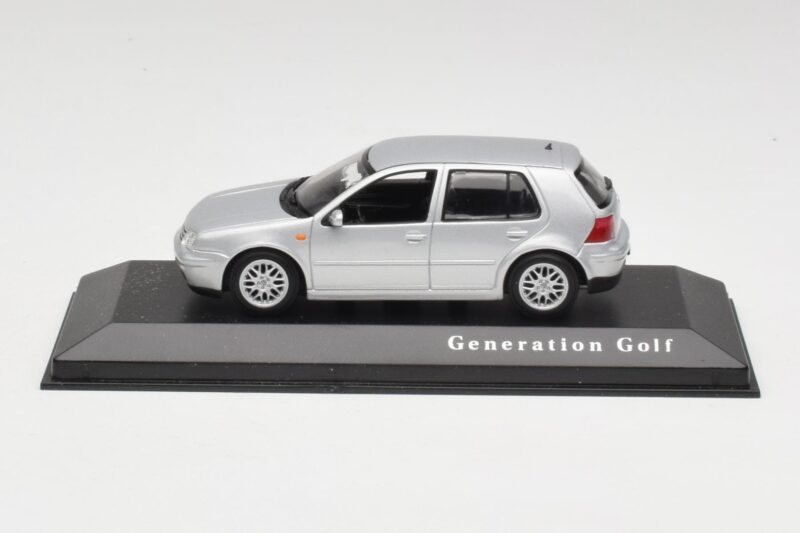 Volkswagen Golf Mk4 Reflex Strieborný Minichamps 1:43 4527111022 Kov