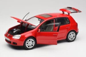 Volkswagen Golf Mk5 4-Door Tornado Červený Bburago 1:18 GOLF001 Kov – obrázok 2 z 8