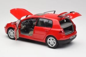 Volkswagen Golf Mk5 4-Door Tornado Červený Bburago 1:18 GOLF001 Kov – obrázok 5 z 8