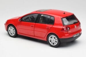 Volkswagen Golf Mk5 4-Door Tornado Červený Bburago 1:18 GOLF001 Kov – obrázok 7 z 8