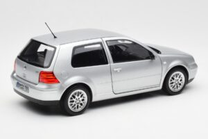 Volkswagen Golf Mk5 GTI Strieborný Norev 1:18 188570 Kov – obrázok 3 z 8