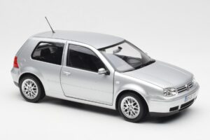 Volkswagen Golf Mk5 GTI Strieborný Norev 1:18 188570 Kov – obrázok 6 z 8