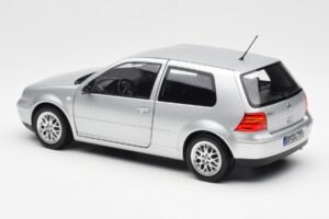 Volkswagen Golf Mk5 GTI Strieborný Norev 1:18 188570 Kov – obrázok 7 z 8