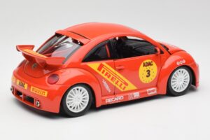 Volkswagen New Beetle Cup Bburago 1:18 3329 Kov – obrázok 3 z 8
