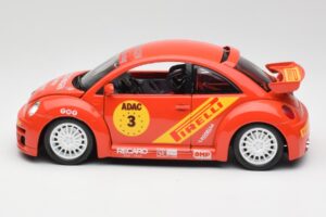 Volkswagen New Beetle Cup Bburago 1:18 3329 Kov – obrázok 4 z 8