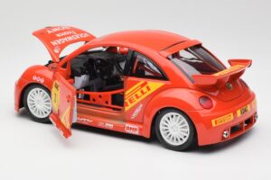 Volkswagen New Beetle Cup Bburago 1:18 3329 Kov – obrázok 5 z 8