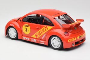 Volkswagen New Beetle Cup Bburago 1:18 3329 Kov – obrázok 7 z 8