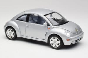 Volkswagen New Beetle Reflex Strieborný Metalíza Bburago 1:18 3322 Kov – obrázok 6 z 8