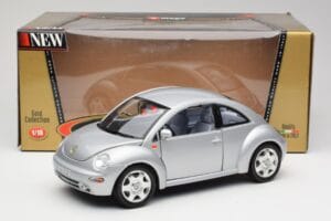 Volkswagen New Beetle Reflex Strieborný Metalíza Bburago 1:18 3322 Kov – obrázok 8 z 8