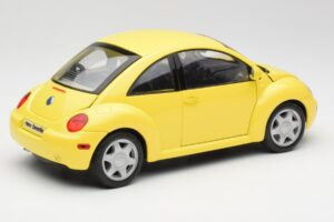 Volkswagen New Beetle Žltý Maisto 1:18 37800-M4 Kov – obrázok 3 z 8