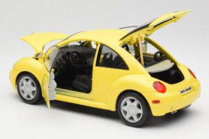 Volkswagen New Beetle Žltý Maisto 1:18 37800-M4 Kov – obrázok 5 z 8