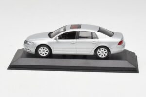 Volkswagen Phaeton Strieborný Minichamps 1:43 3D0099300A Kov
