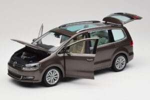 Volkswagen Sharan 7N Dubová Hnedá Metalíza Minichamps 1:18 110051001 Kov – obrázok 2 z 8