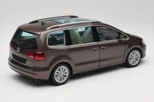 Volkswagen Sharan 7N Dubová Hnedá Metalíza Minichamps 1:18 110051001 Kov – obrázok 3 z 8