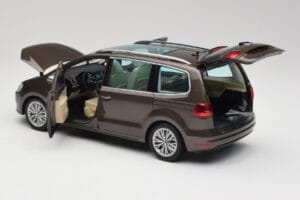 Volkswagen Sharan 7N Dubová Hnedá Metalíza Minichamps 1:18 110051001 Kov – obrázok 5 z 8