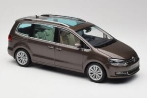 Volkswagen Sharan 7N Dubová Hnedá Metalíza Minichamps 1:18 110051001 Kov – obrázok 6 z 8