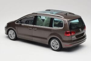 Volkswagen Sharan 7N Dubová Hnedá Metalíza Minichamps 1:18 110051001 Kov – obrázok 7 z 8