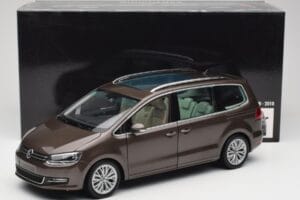 Volkswagen Sharan 7N Dubová Hnedá Metalíza Minichamps 1:18 110051001 Kov – obrázok 8 z 8
