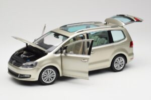 Volkswagen Sharan 7N Reflex Strieborná Metalíza Minichamps 1:18 110051002 Kov – obrázok 2 z 8