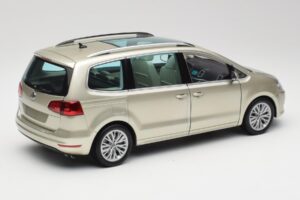 Volkswagen Sharan 7N Reflex Strieborná Metalíza Minichamps 1:18 110051002 Kov – obrázok 3 z 8