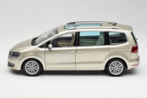 Volkswagen Sharan 7N Reflex Strieborná Metalíza Minichamps 1:18 110051002 Kov – obrázok 4 z 8