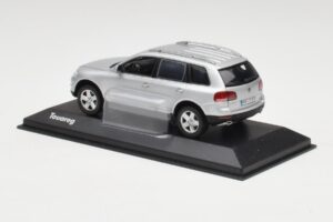 Volkswagen Touareg Reflex Strieborný Minichamps 1:43 68625 Kov – obrázok 3 z 4