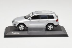 Volkswagen Touareg Reflex Strieborný Minichamps 1:43 68625 Kov