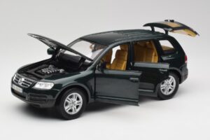 Volkswagen Touareg V10 TDI Reed Green Metallic Bburago 1:18 34911 Kov – obrázok 2 z 8
