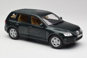 Volkswagen Touareg V10 TDI Reed Green Metallic Bburago 1:18 34911 Kov – obrázok 6 z 8