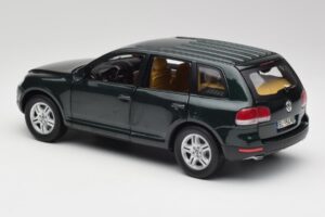 Volkswagen Touareg V10 TDI Reed Green Metallic Bburago 1:18 34911 Kov – obrázok 7 z 8